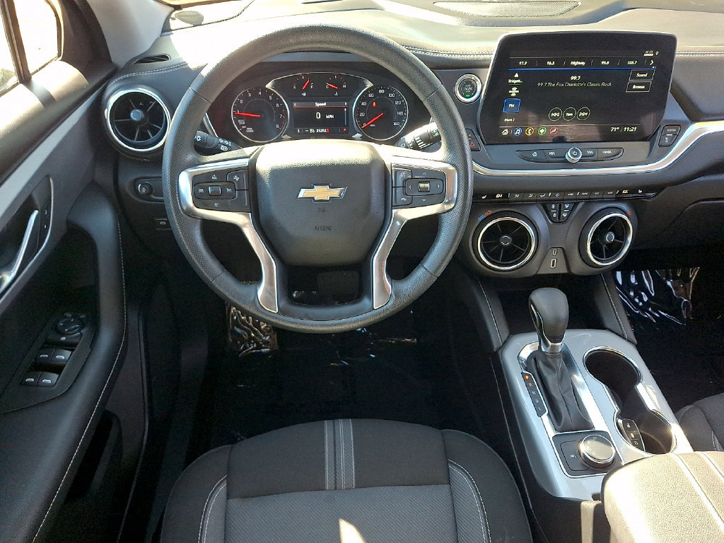 Used 2025 Chevrolet Blazer LT FWD image 11