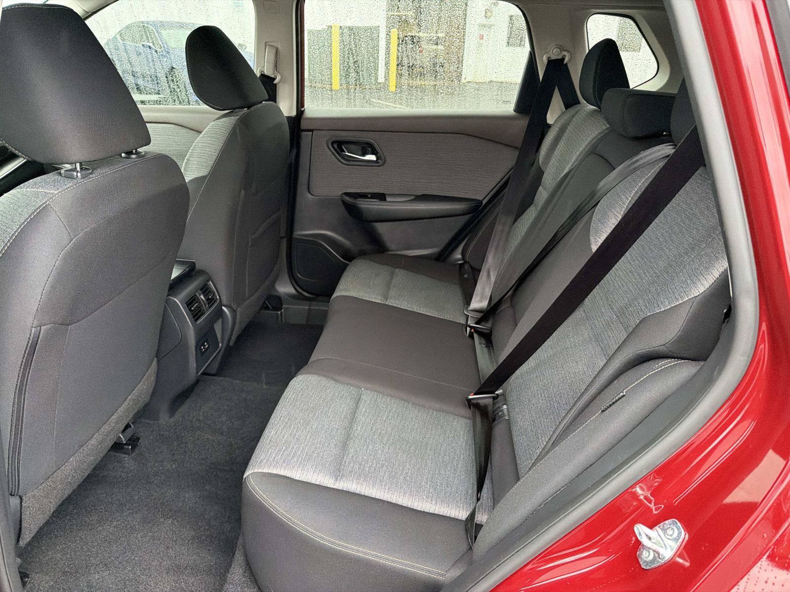 Used 2023 Nissan Rogue SV AWD/4WD image 9