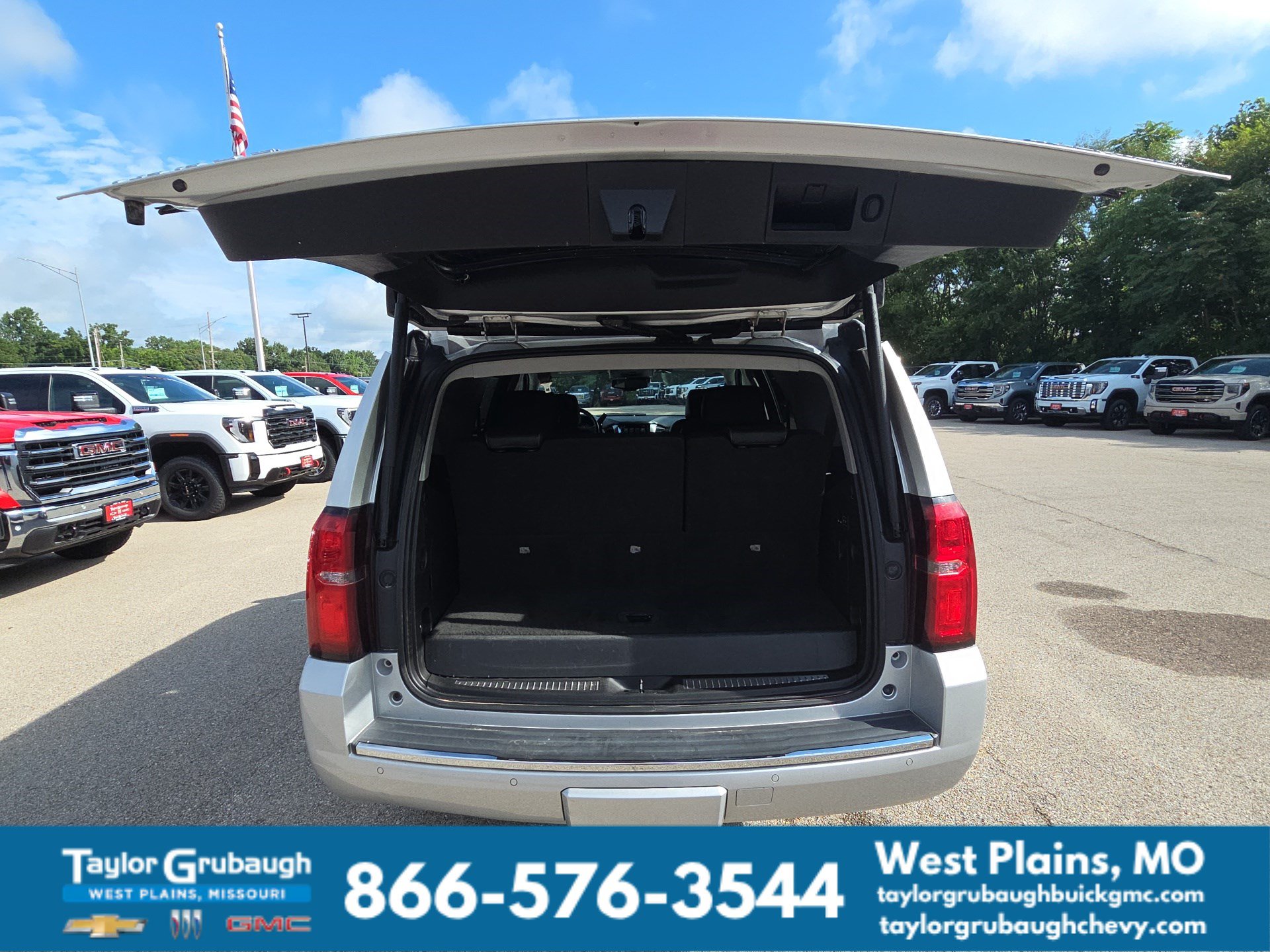 Used 2020 Chevrolet Tahoe Premier AWD/4WD image 32