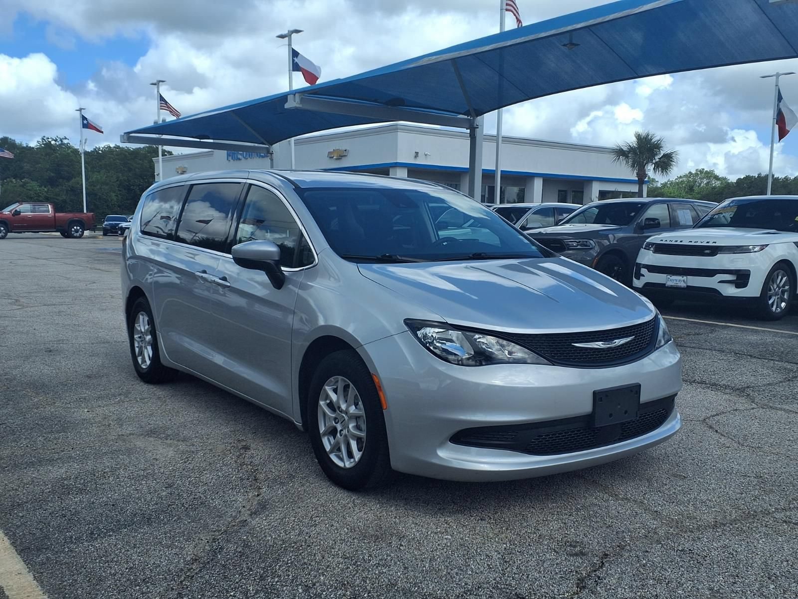 Used 2023 Chrysler Voyager LX FWD image 21