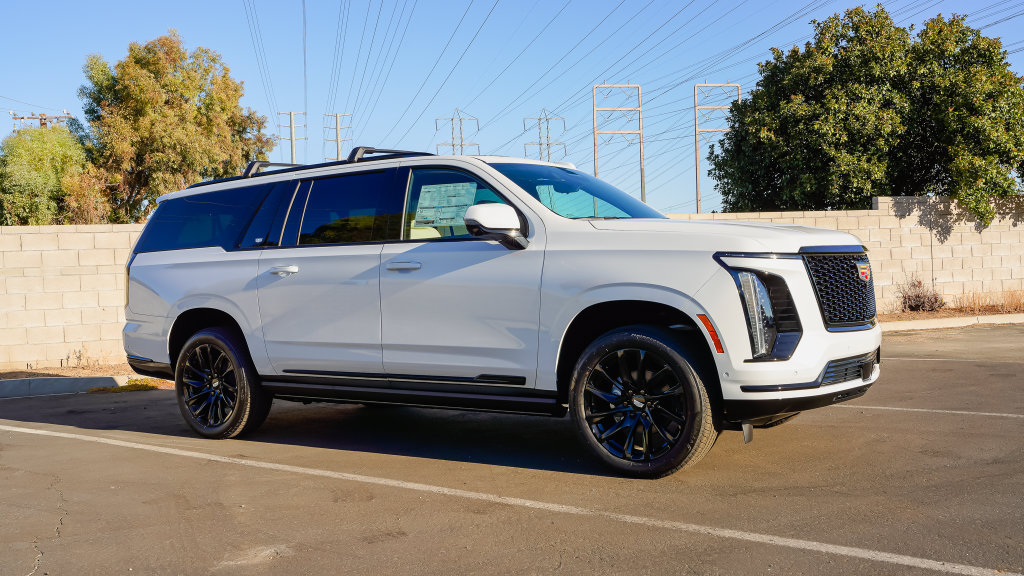 New 2027 Cadillac Escalade ESV Sport w/ LPO, ONYX Package AWD/4WD image 6