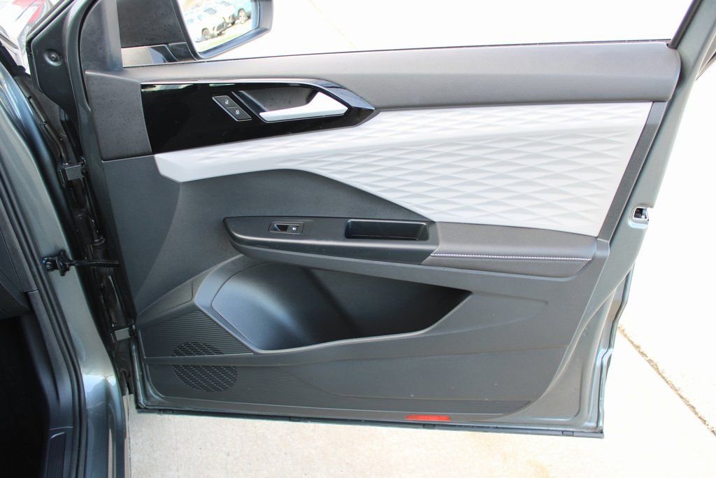 Certified 2024 Volkswagen Taos S image 24