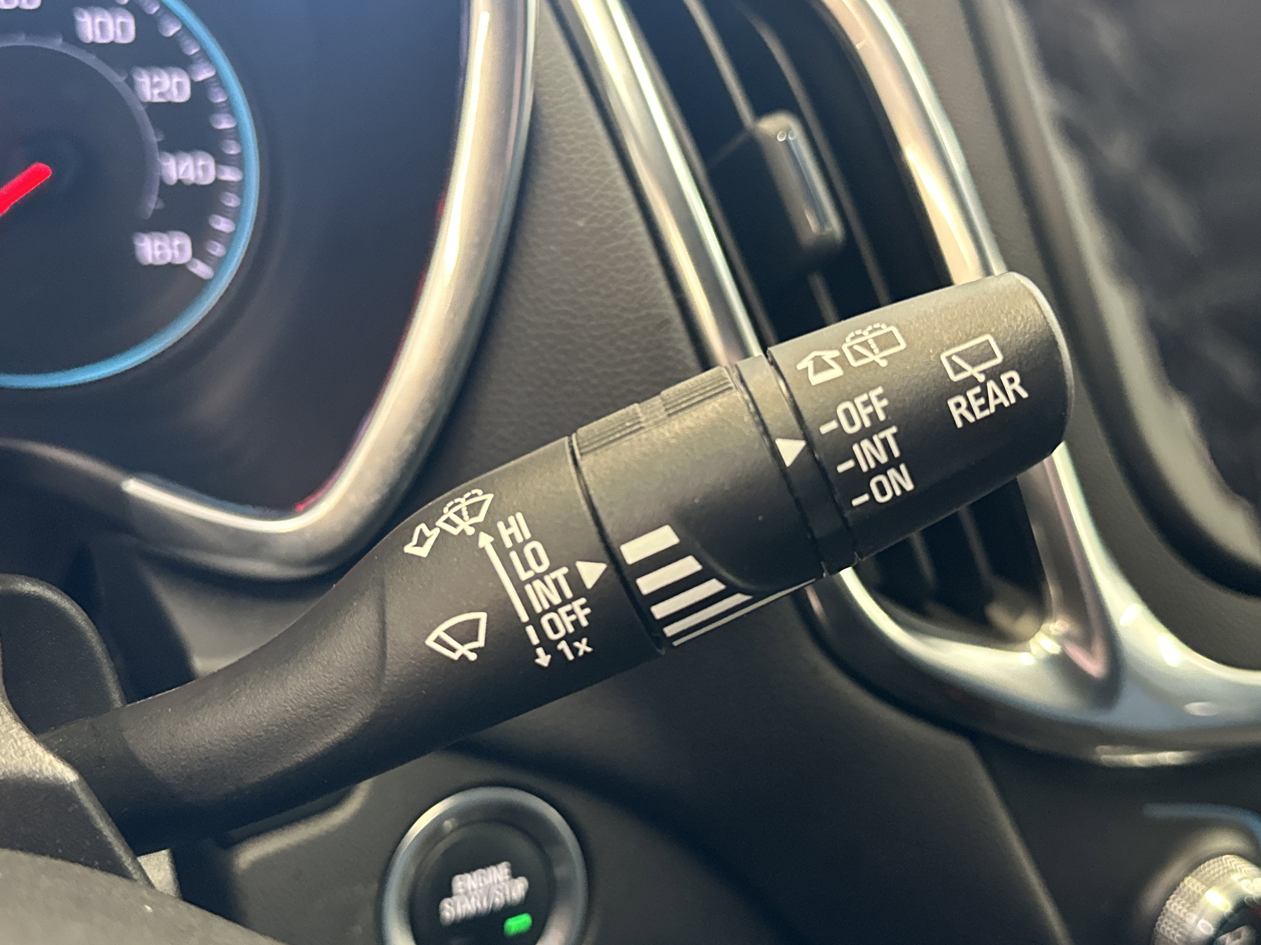 Used 2024 Chevrolet Equinox LT FWD image 36