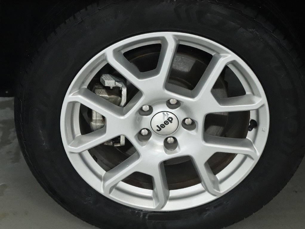 Used 2023 Jeep Renegade Latitude AWD/4WD image 34