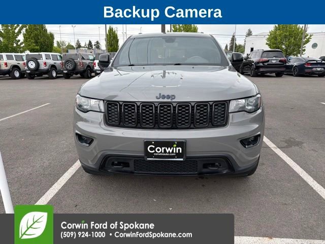 Used 2019 Jeep Grand Cherokee Laredo AWD/4WD image 3