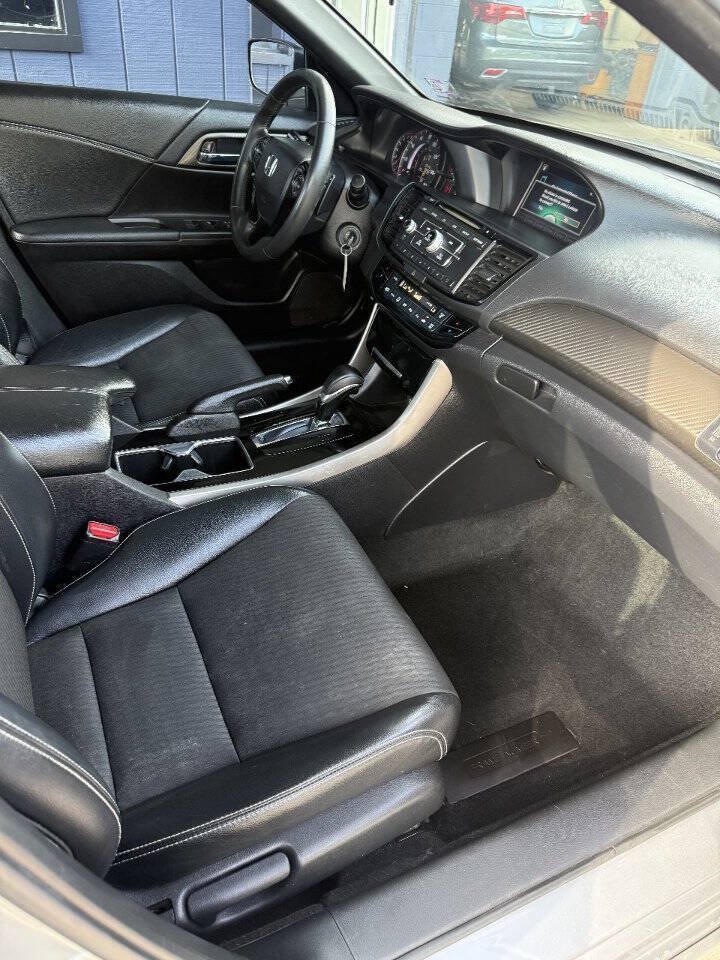 Used 2017 Honda Accord Sport image 7