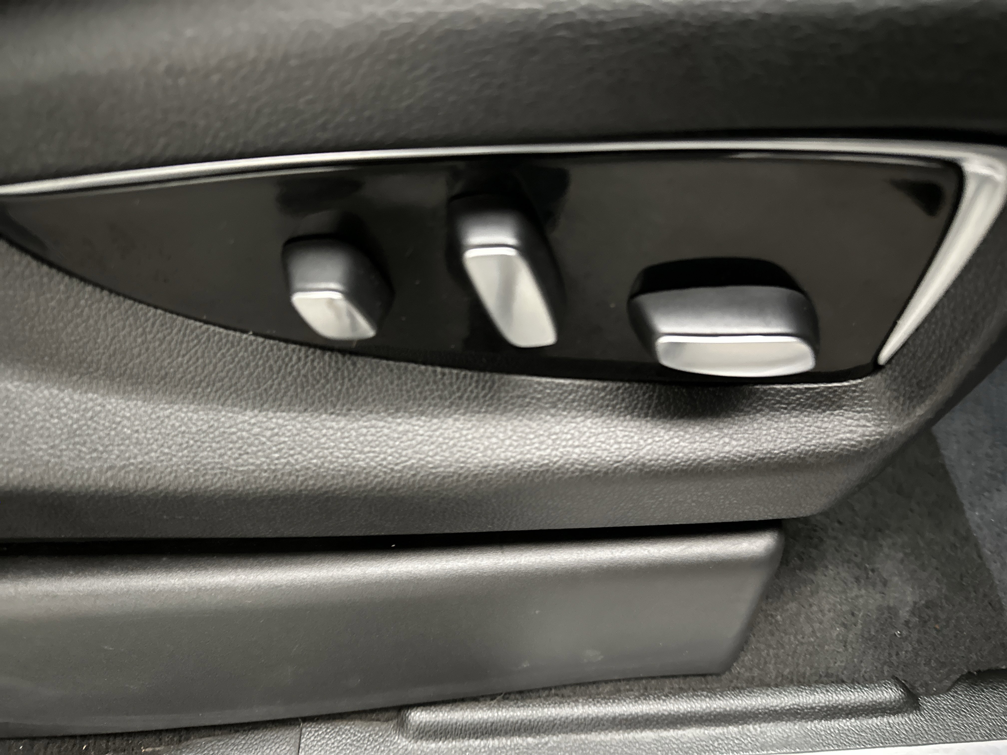 Used 2019 Cadillac Escalade Premium Luxury w/ LPO, Radiant Package image 29