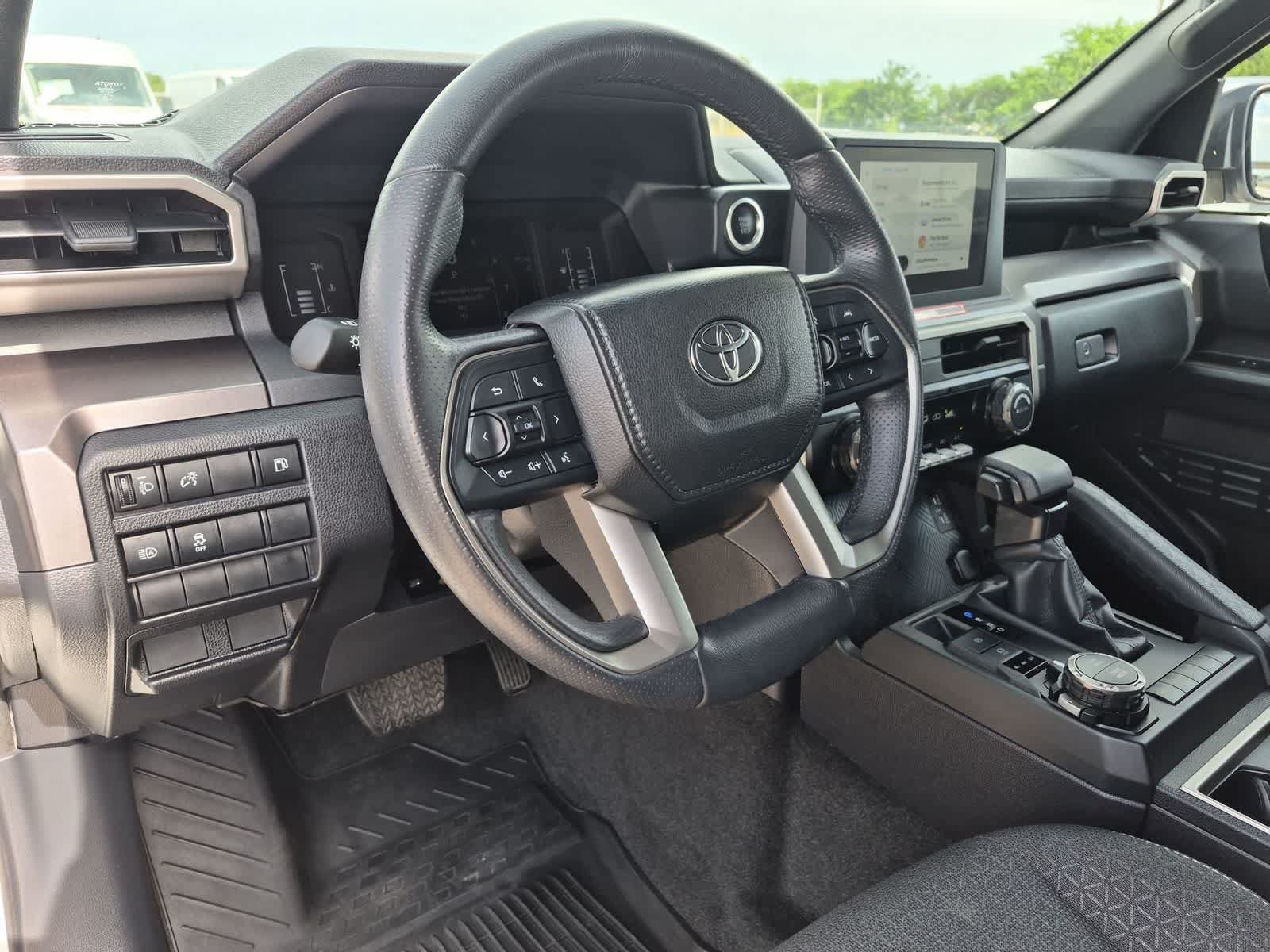 Used 2025 Toyota 4Runner SR5 AWD/4WD image 10