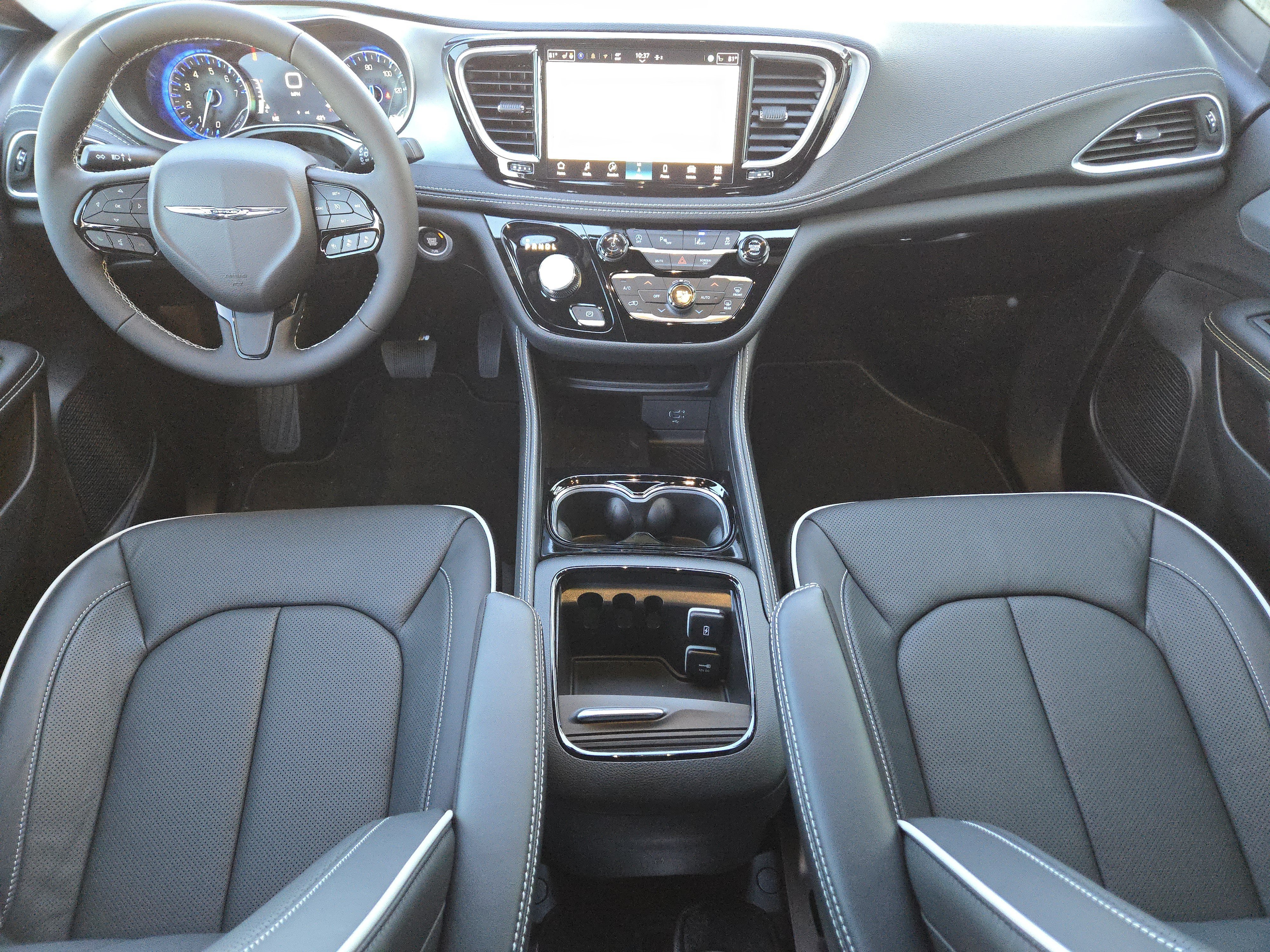 New 2026 Chrysler Pacifica Limited w/ S Appearance Package FWD image 17