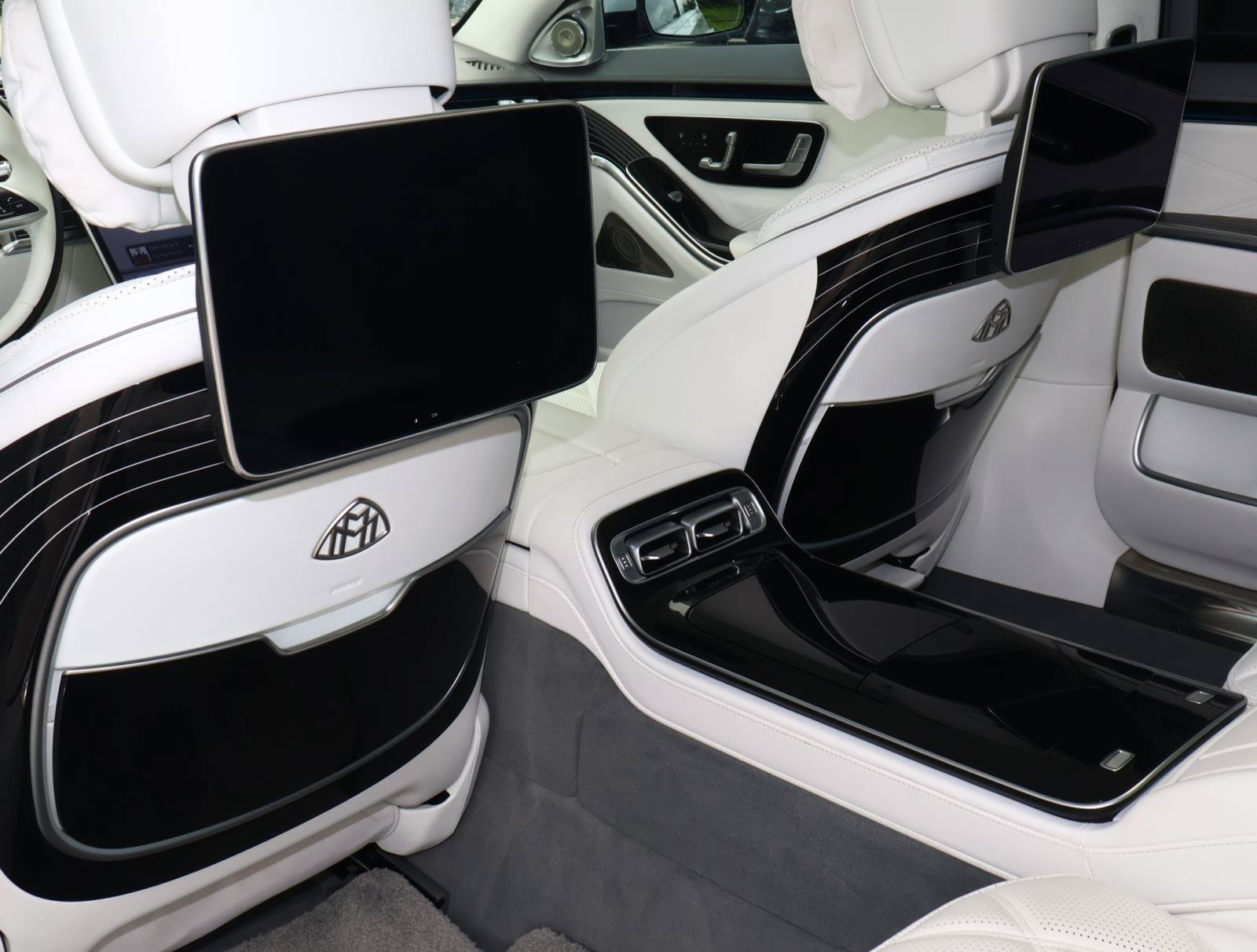 Used 2024 Mercedes-Benz Maybach S 580 4MATIC image 26