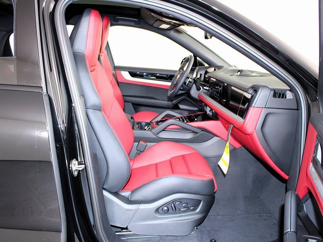 New 2025 Porsche Cayenne Coupe image 29