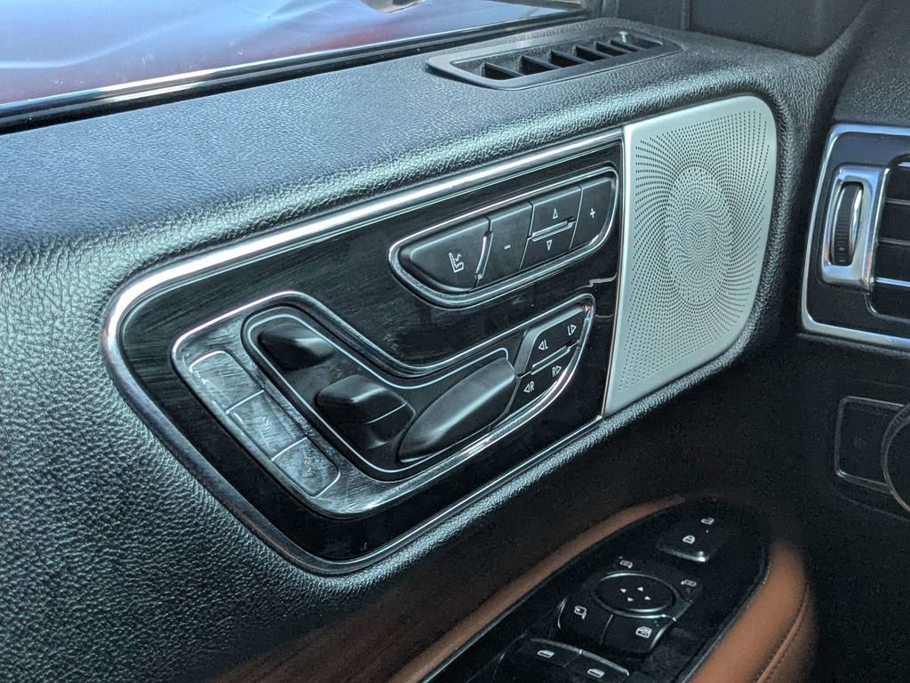 Used 2020 Lincoln Navigator Reserve w/ Equipment Group 208A Reserve AWD/4WD image 18