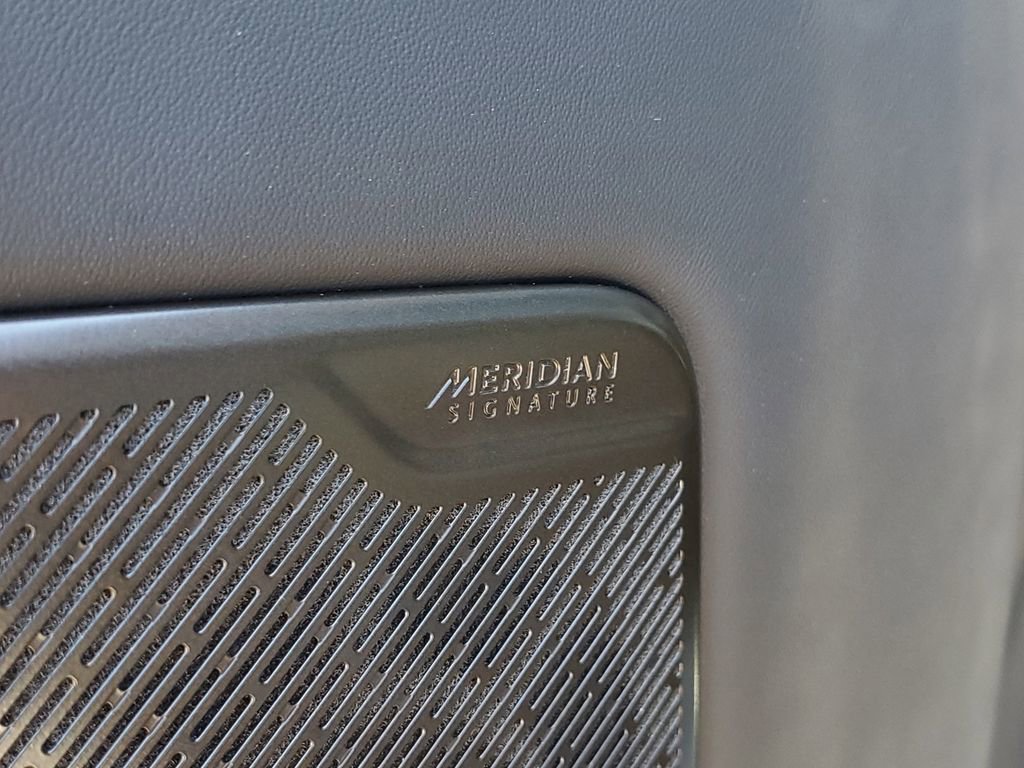 Used 2025 Land Rover Range Rover Long Wheelbase Autobiography image 14