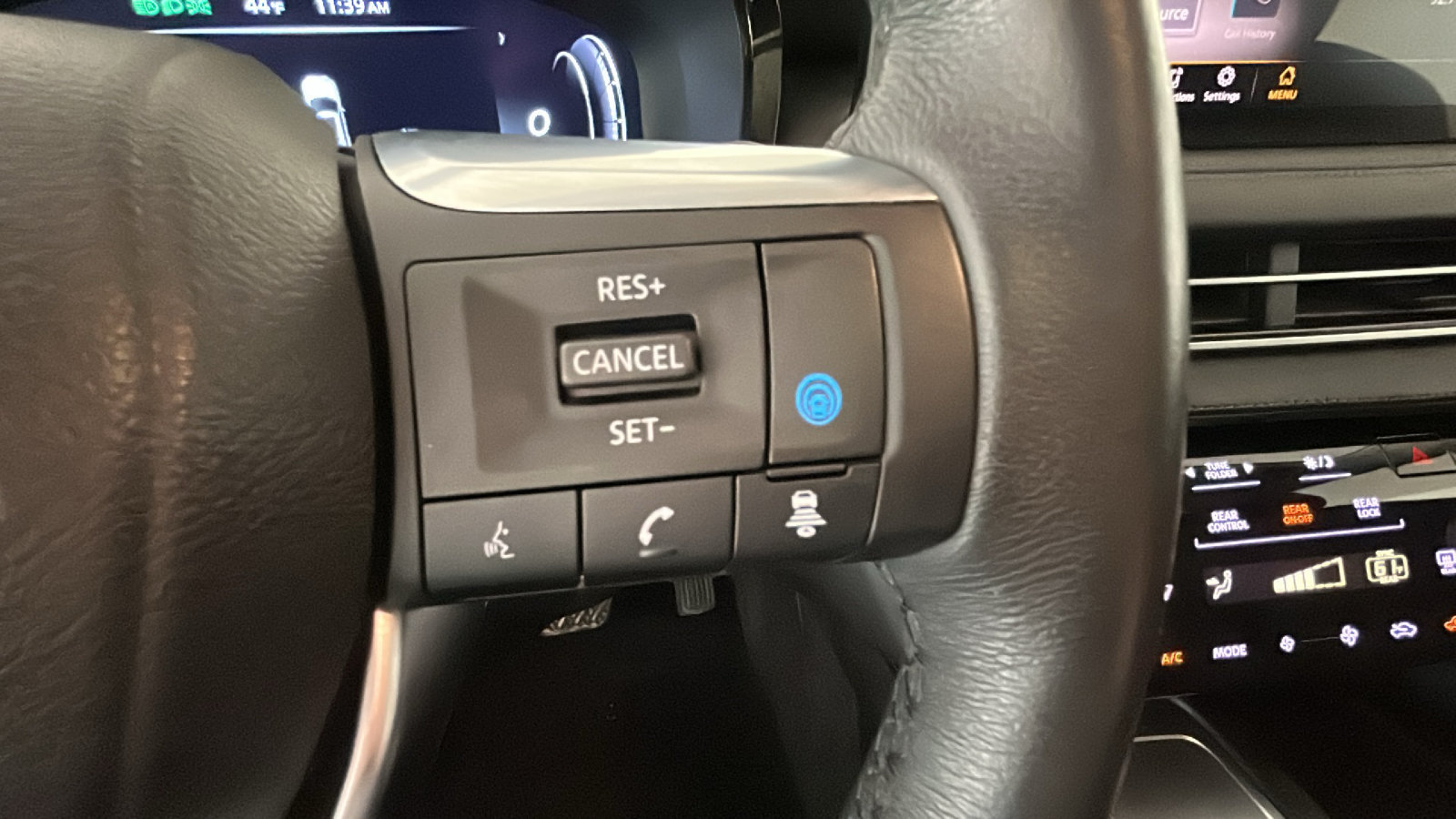 Used 2024 INFINITI QX60 Luxe AWD/4WD image 18