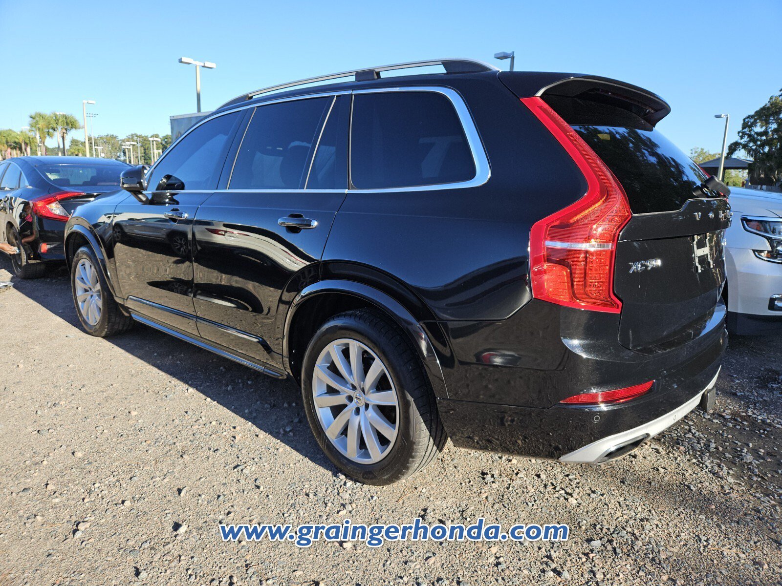 Used 2016 Volvo XC90 T6 Momentum w/ Momentum Plus Package AWD/4WD image 9