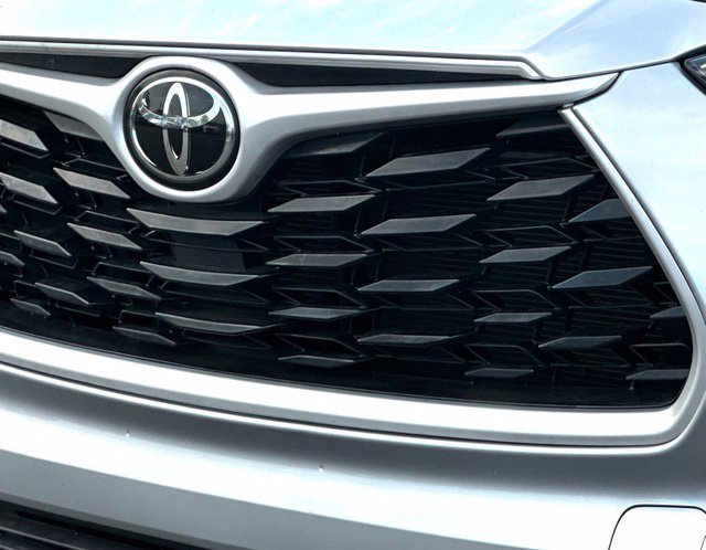 Used 2021 Toyota Highlander XLE FWD image 6