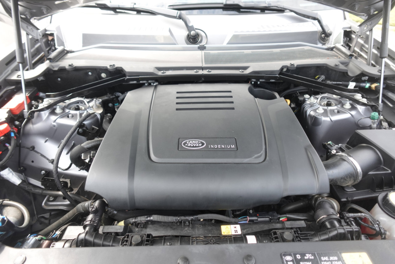 Used 2023 Land Rover Defender 90 S image 16