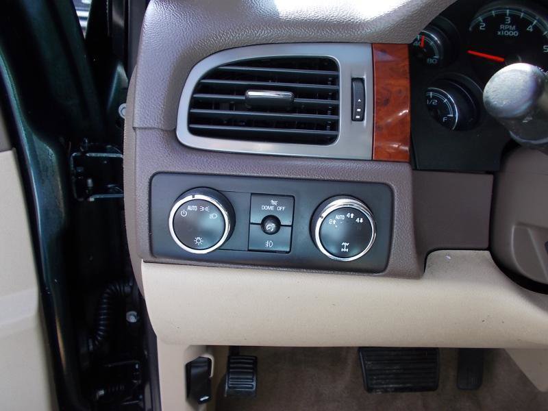 Used 2013 Chevrolet Avalanche LS image 32