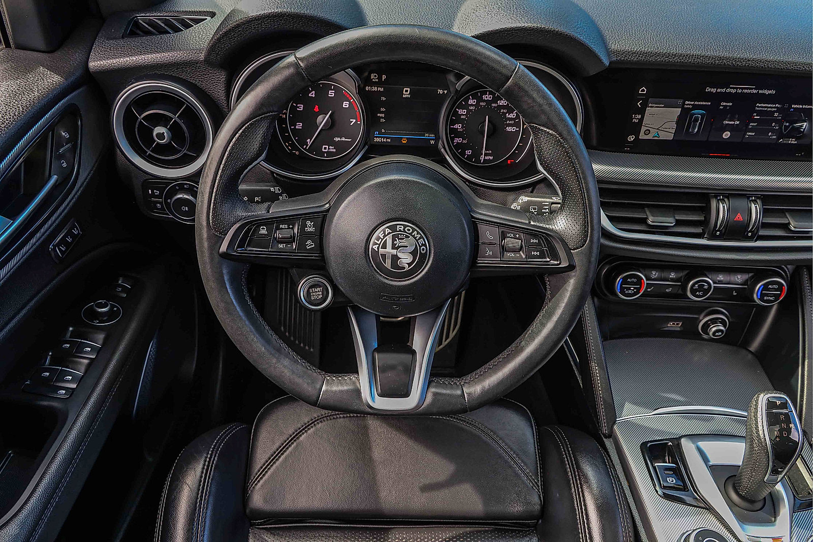 Used 2023 Alfa Romeo Stelvio Veloce AWD/4WD image 17