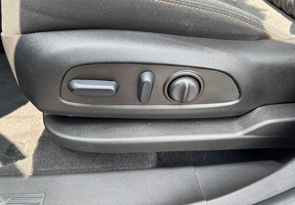 Used 2023 Chevrolet Equinox LT FWD image 16