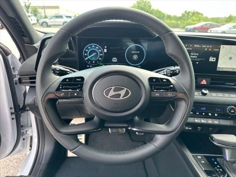 New 2025 Hyundai Elantra SEL image 10
