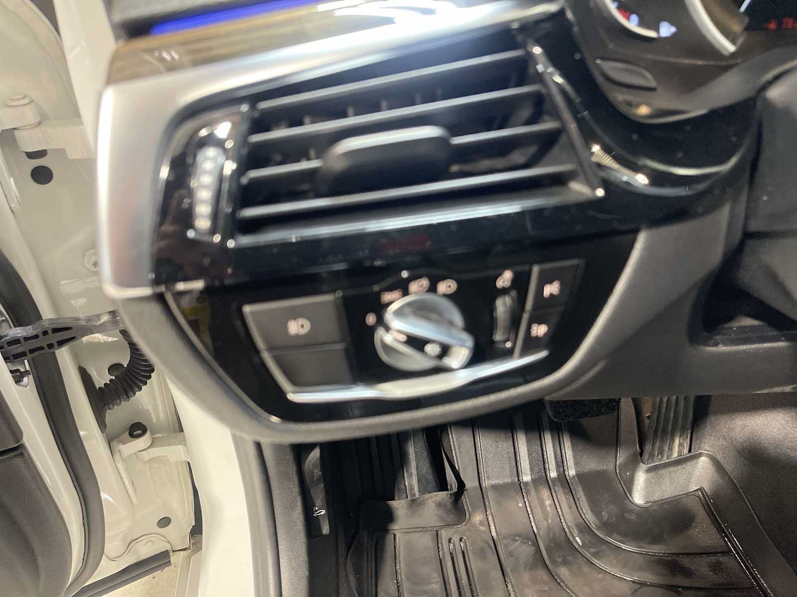 Used 2018 BMW 530e xDrive AWD/4WD image 23