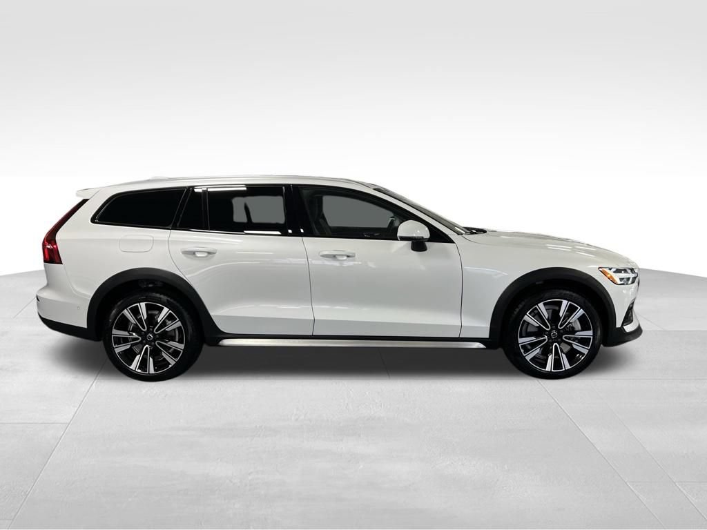 Used 2026 Volvo V60 B5 Cross Country Ultra w/ Climate Package AWD/4WD image 6