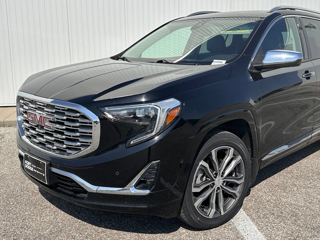 Used 2020 GMC Terrain Denali w/ Denali Premium Package AWD/4WD image 2