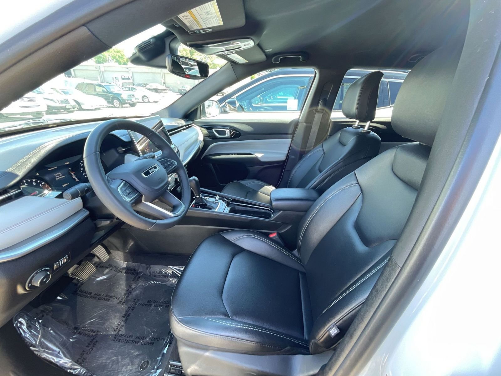 Used 2025 Jeep Compass Limited image 11