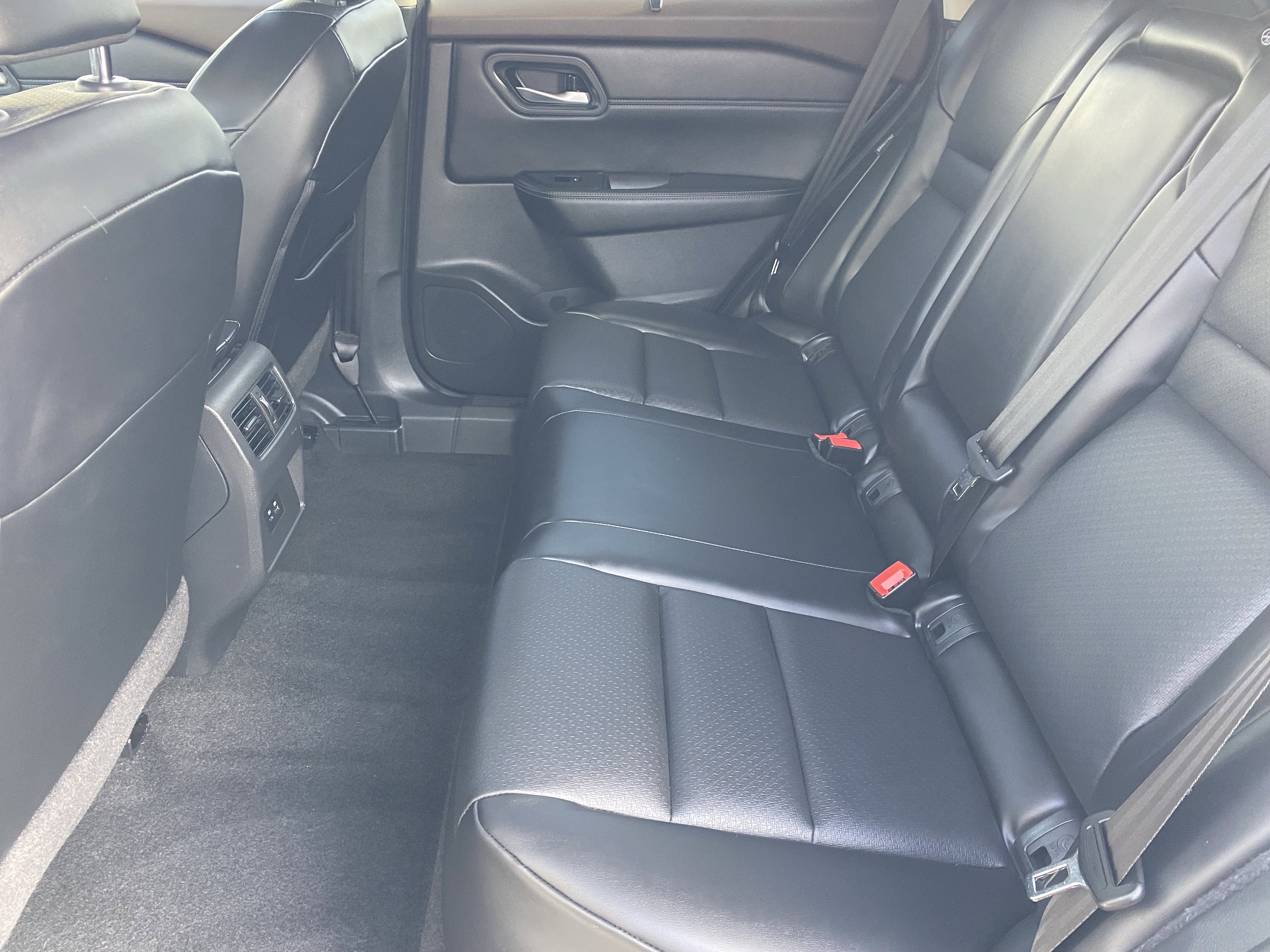 Used 2023 Nissan Rogue SV w/ SV Premium B Package image 15