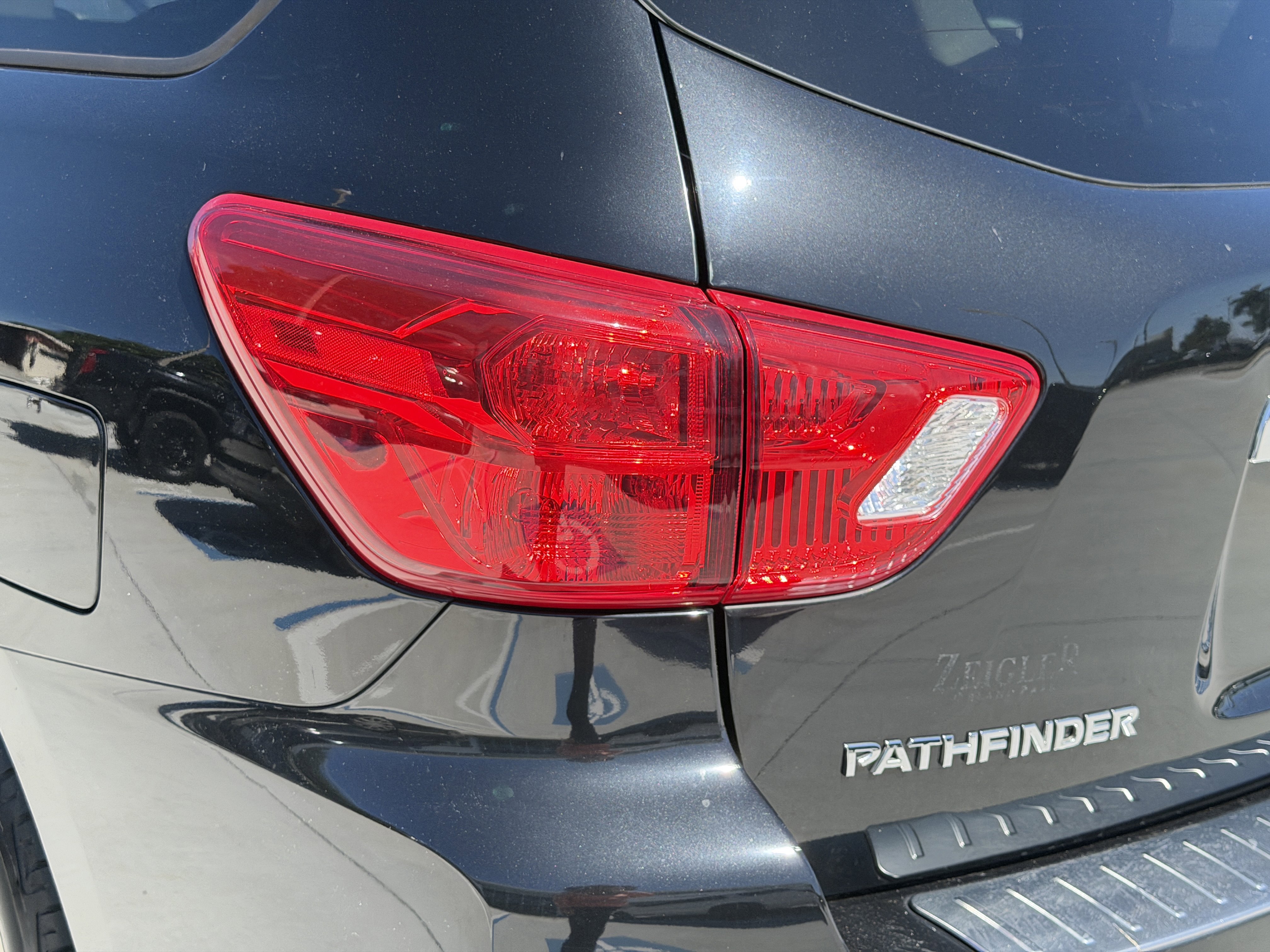 Used 2020 Nissan Pathfinder S AWD/4WD image 9