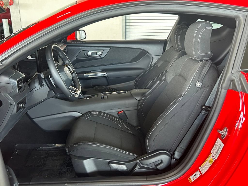Used 2025 Ford Mustang GT RWD image 9