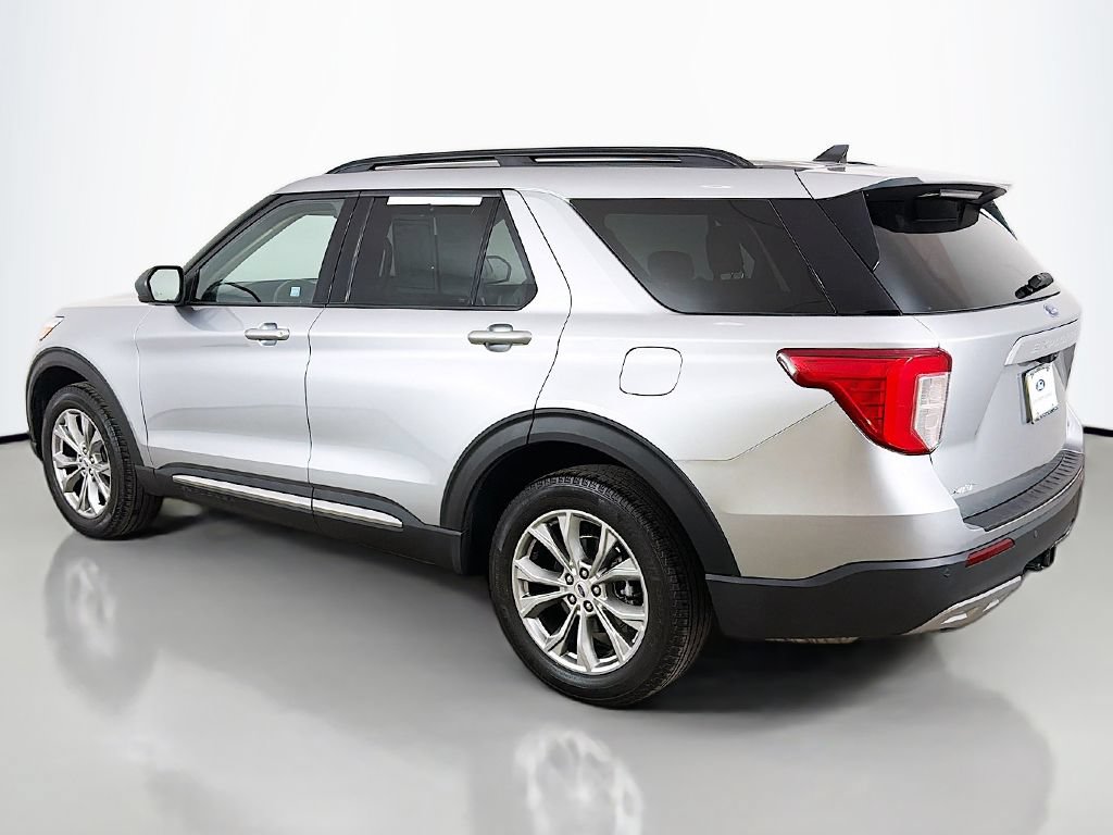 Used 2023 Ford Explorer XLT w/ Equipment Group 202A AWD/4WD image 13