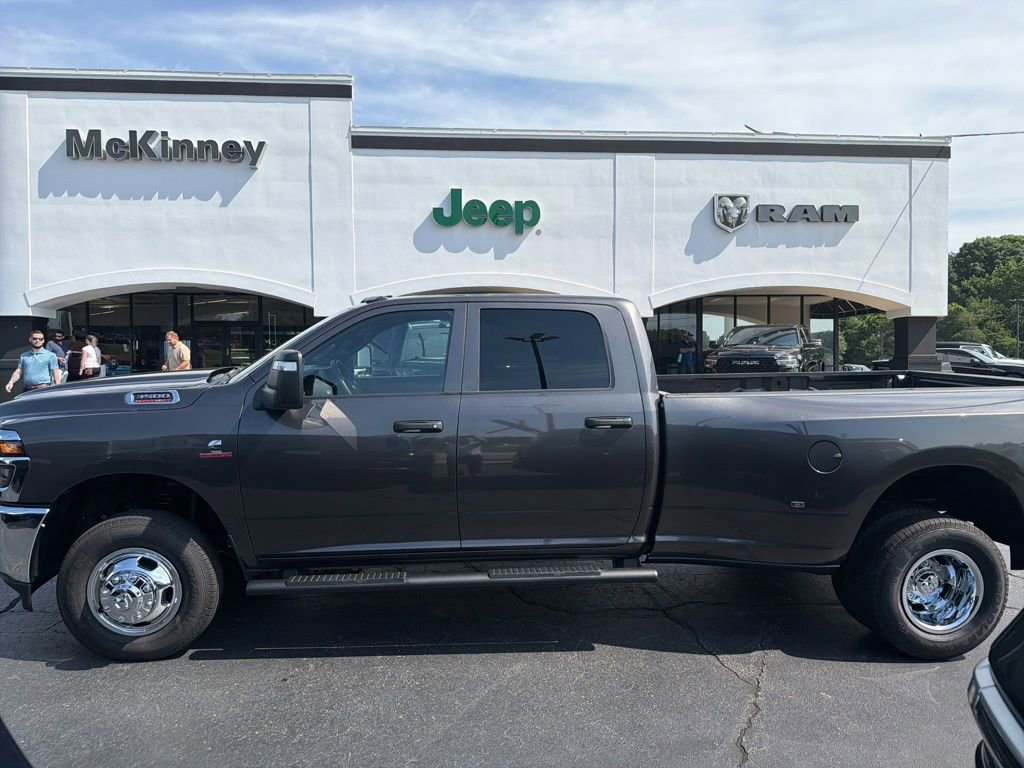 New 2026 RAM 3500 Tradesman AWD/4WD image 7