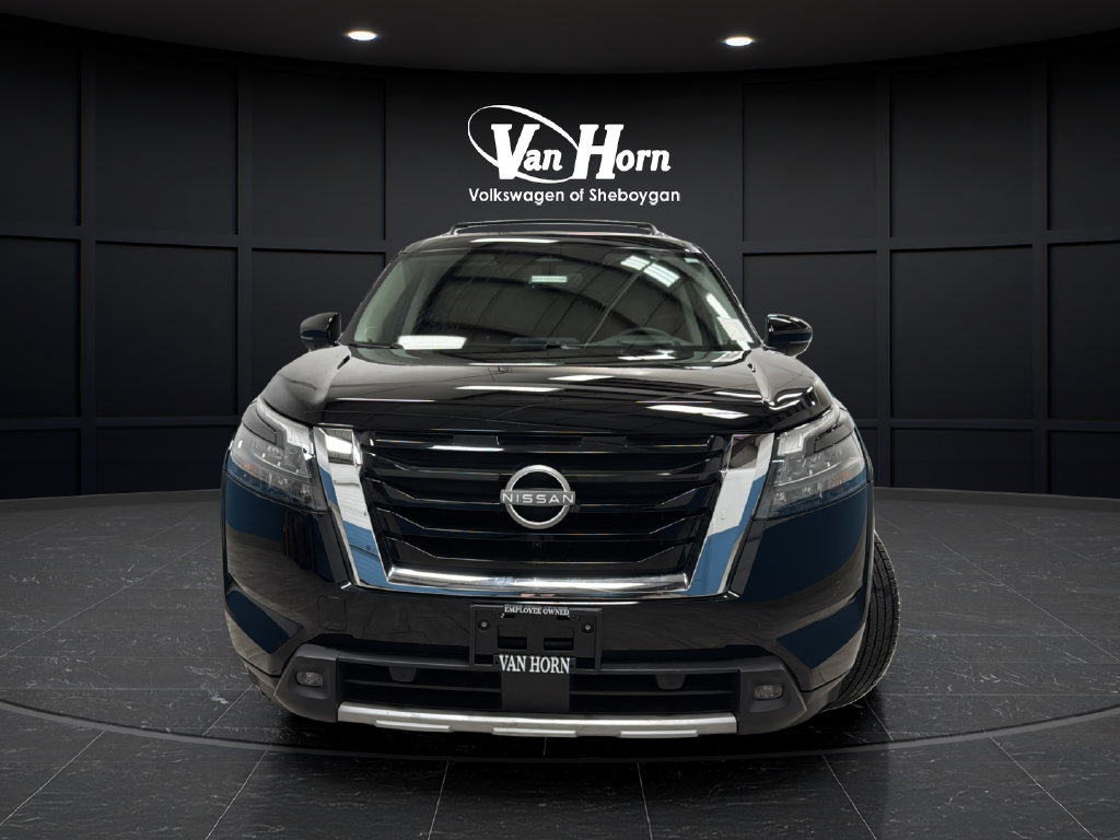 Used 2025 Nissan Pathfinder Platinum w/ Cargo Package AWD/4WD image 2