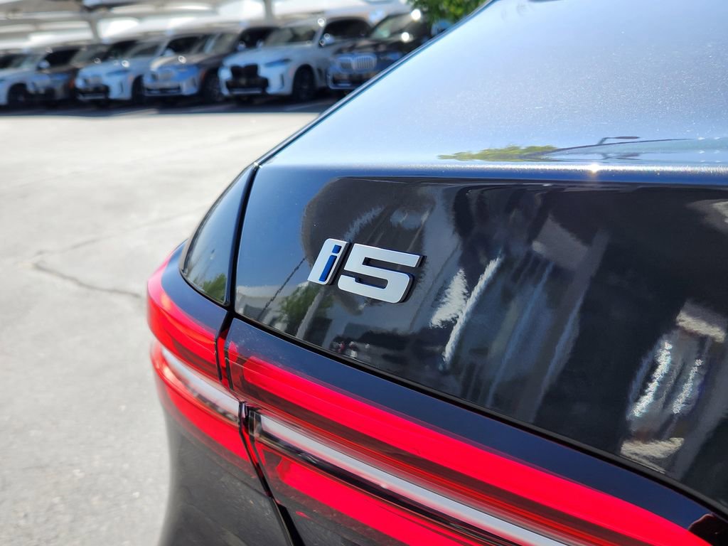 Used 2025 BMW i5 eDrive40i w/ Premium Package RWD image 50