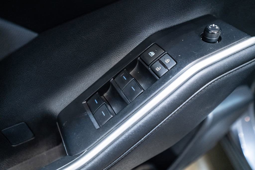 Used 2024 Toyota Highlander LE AWD/4WD image 21