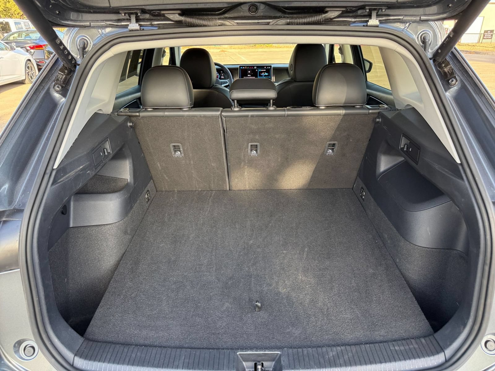 Used 2026 Volkswagen Tiguan SE FWD image 31