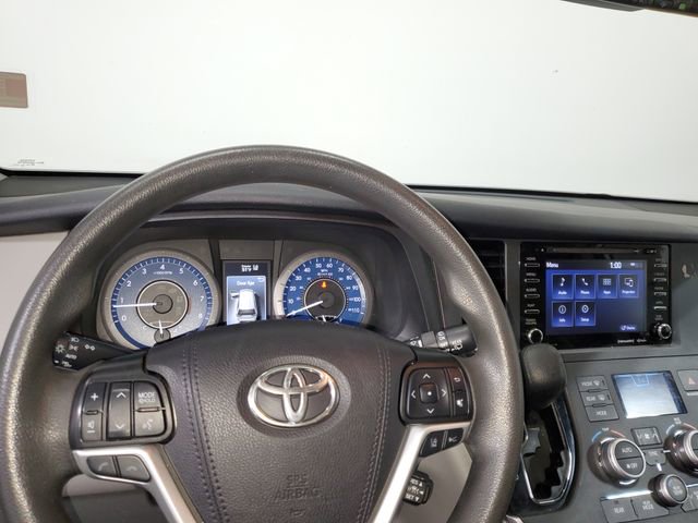 Used 2020 Toyota Sienna LE image 13