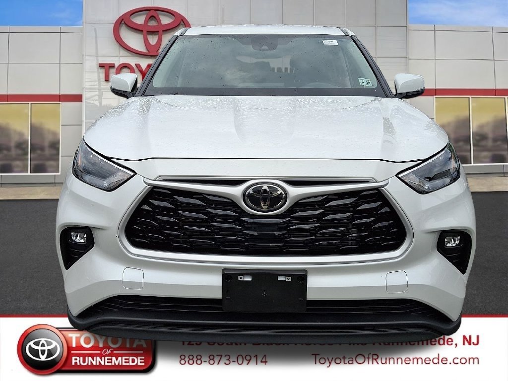 Certified 2025 Toyota Highlander LE AWD/4WD image 2