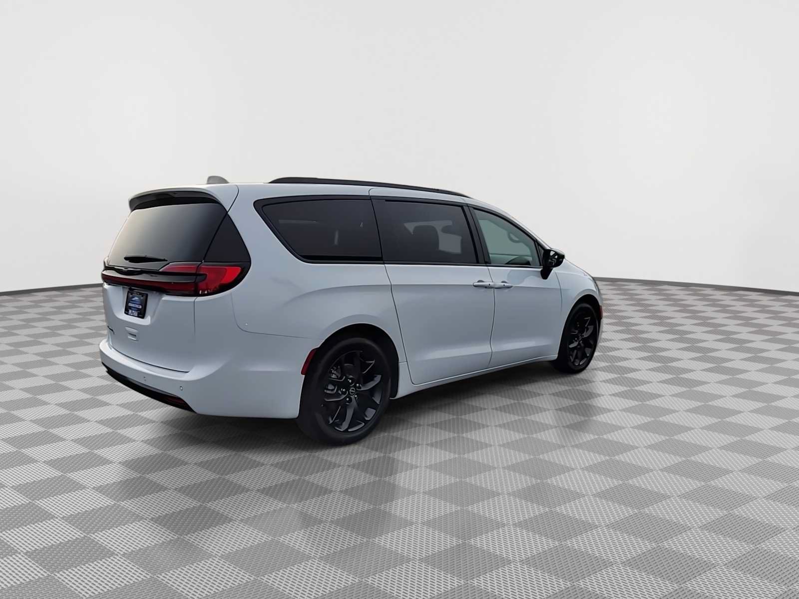 New 2026 Chrysler Pacifica Select w/ S Appearance Package FWD image 8
