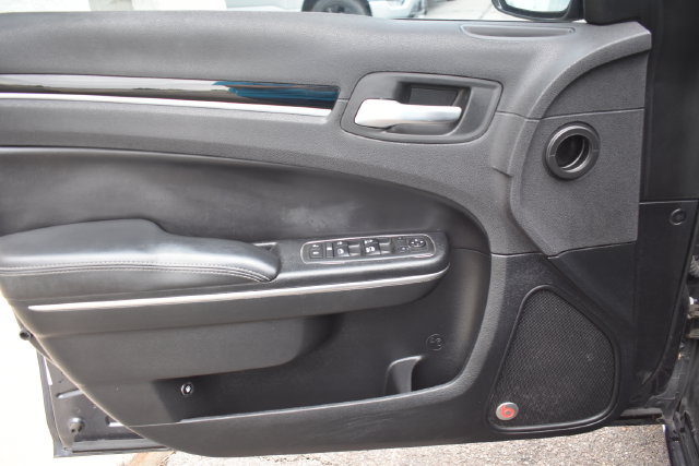 Used 2017 Chrysler 300 S RWD image 19
