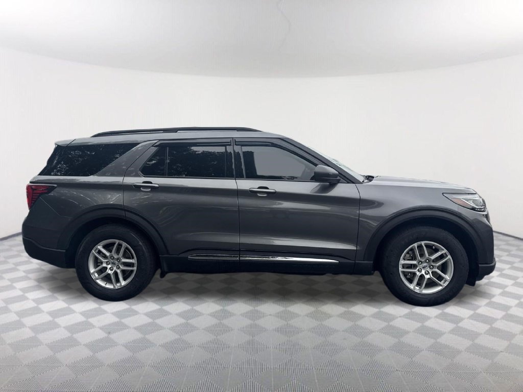 Used 2025 Ford Explorer Active RWD image 4