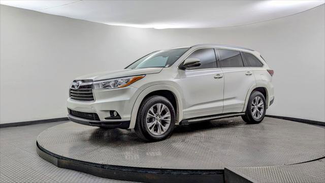 Used 2015 Toyota Highlander XLE image 2