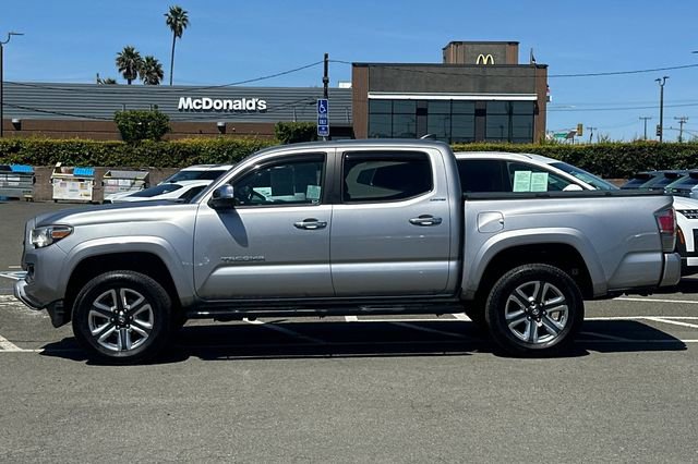 Used 2017 Toyota Tacoma Limited image 10