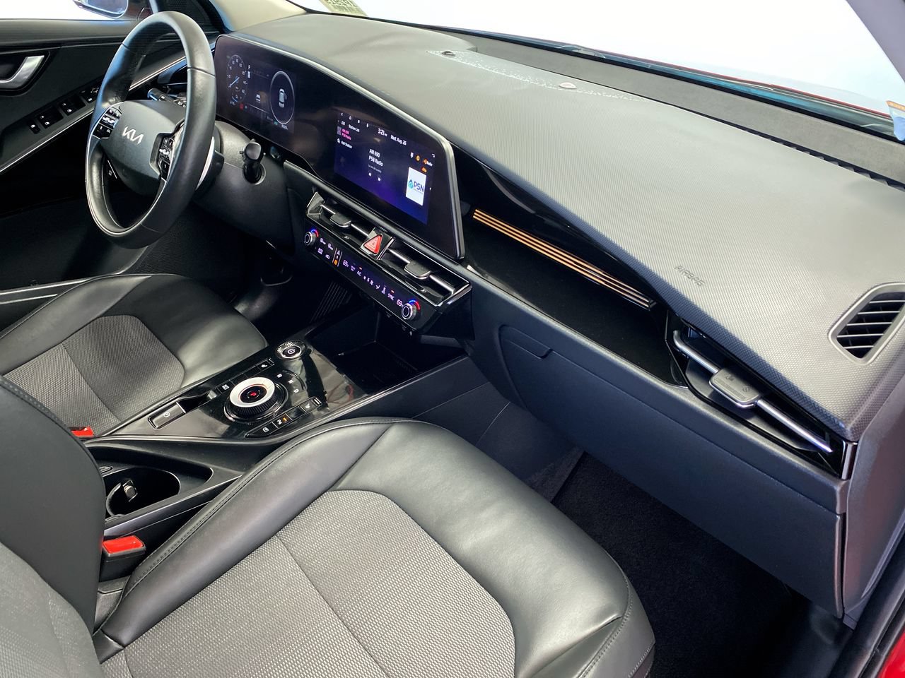 Certified 2023 Kia Niro Wind FWD image 29