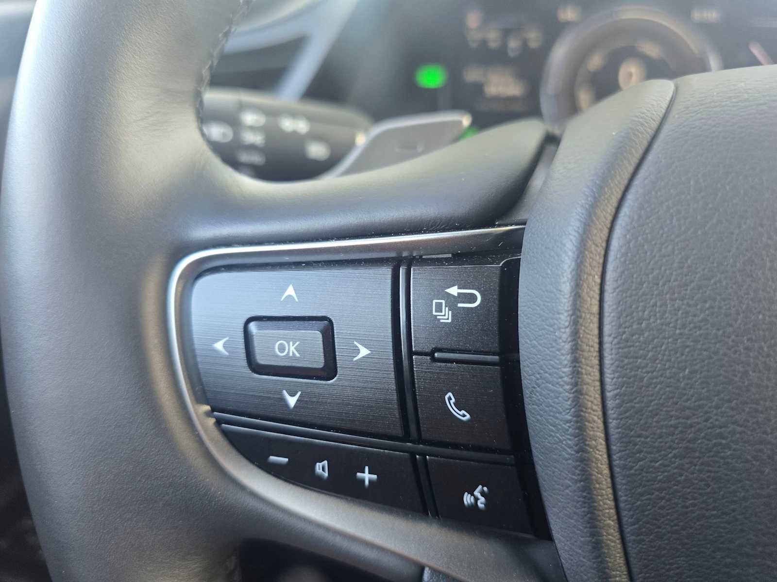 Used 2025 Lexus ES 300h w/ Premium Package image 33