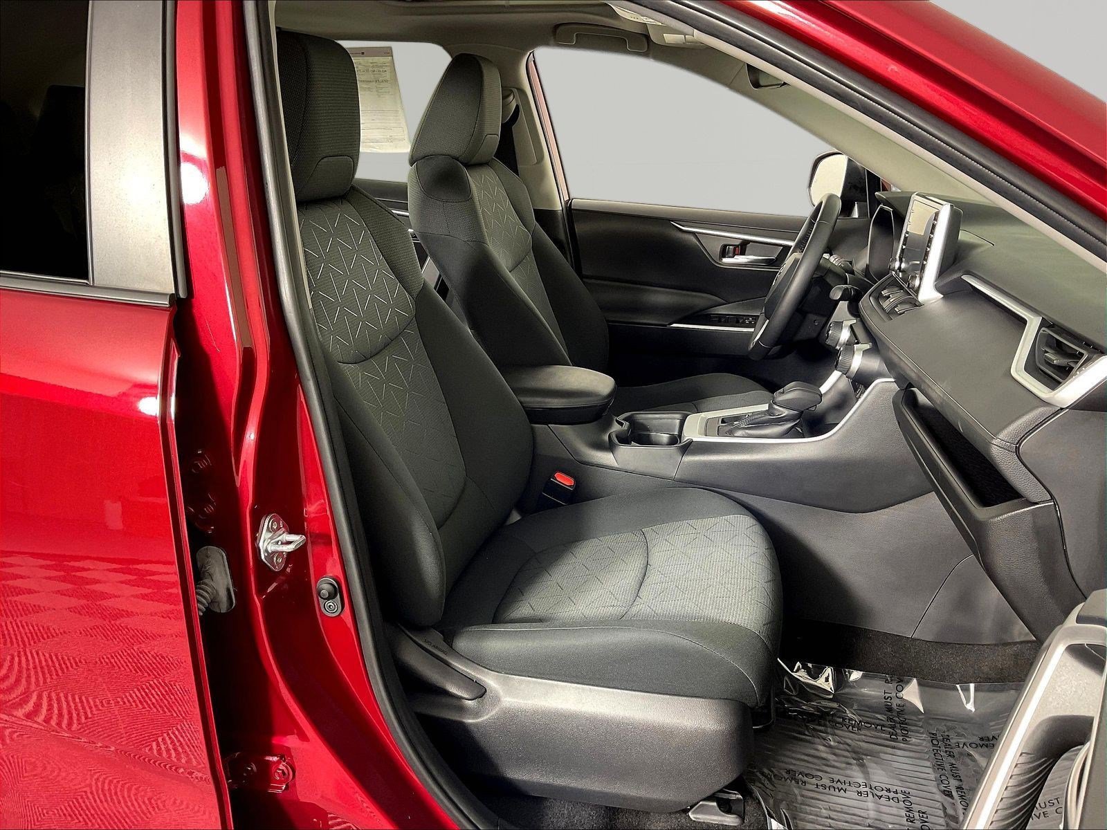 Used 2021 Toyota RAV4 XLE w/ Convenience Package AWD/4WD image 29