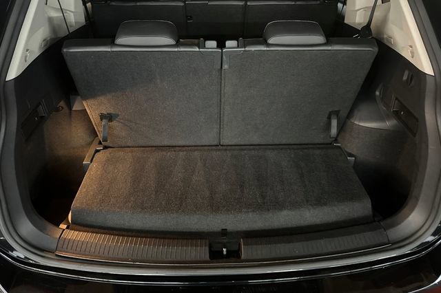 Used 2021 Volkswagen Tiguan SE image 19