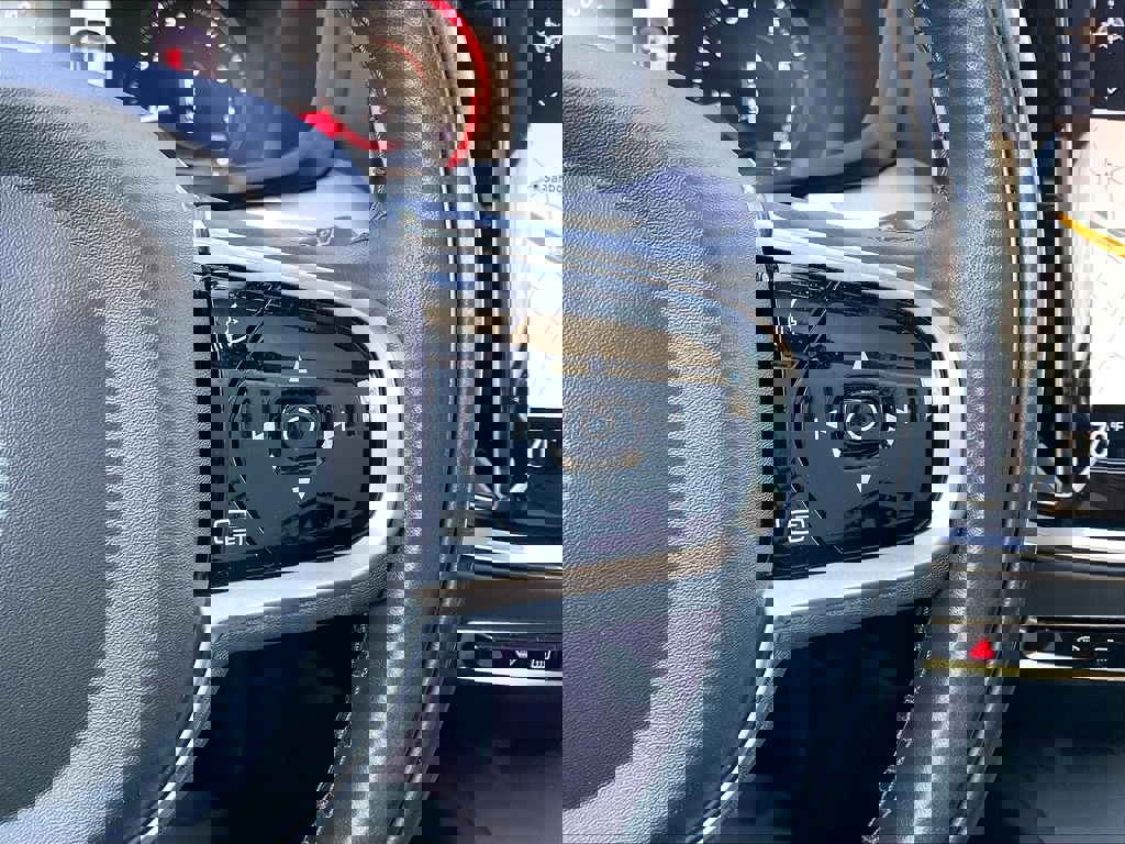 Used 2020 Volvo V60 T5 Cross Country w/ Protection Package image 23